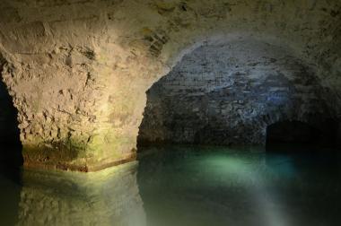 In den Quellkeller geht es bei einer Führungen für Menschen mit und ohne Höreinschränkungen am Tag der Gehörlosen.<br>Foto: LWL/ K. Burgemeister