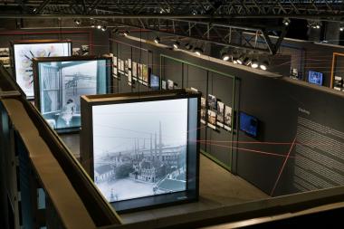 Mit teils großformatigen Fotografien aus 100 Jahren Ruhrgebietsgeschichte lockt die Ausstellung "Die Zukunft im Blick" zu einem Besuch.<br>Foto: LWL/ Gehrmann