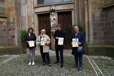 Gemeinsame Vorstellung der neuen Denkmalrallye für Telgte: Simone Thieringer (Stadt Telgte, Tourismus+Kultur), Dr. Bettina Heine-Hippler (LWL-Denkmalpflege, Landschafts- und Baukultur), Stefan Rethfeld (LWL-Denkmalpflege, Landschafts- und Baukultur), Simone Müller (Stadt Telgte, Tourismus+Kultur).<br>Foto: LWL-Denkmalpflege, Landschafts- und Baukultur, Maike Anneken