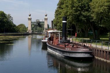 Oberwasser des Schiffshebewerk Henrichenburg mit dem Dampfschiff "Cerberus".<br>Foto: LWL / Hudemann