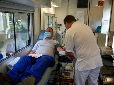 Matthias Cempulik und Ellen Kerkhoff spenden gerne ihr Blut, um Menschen in Not zu helfen.&lt;br&gt;Foto: LWL/Goy 