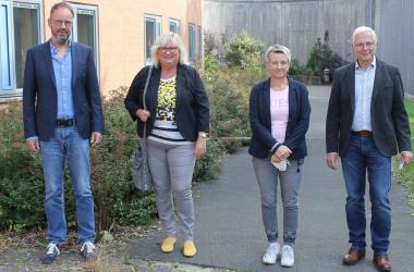 Werner Rittmann und Susanne Sauerland-Witteler vom Berufskolleg Olsberg und Bianca Wünscher und Hubertus Gerlach vom LWL-Therapiezentrum für Forensische Psychiatrie Marsberg (v.l.) freuen sich auf die gemeinsame Kooperation.&lt;br&gt;Foto: LWL/Hollwedel 