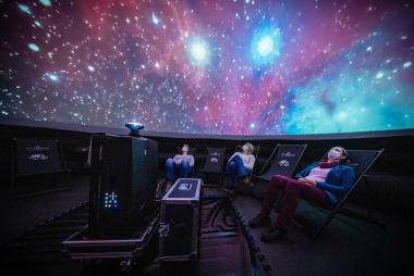 Den Sternen ganz nah sein kann man im Pop-up-Planetarium des LWL-Museums für Naturkunde.&lt;br&gt;Foto: LWL/Steinweg 
