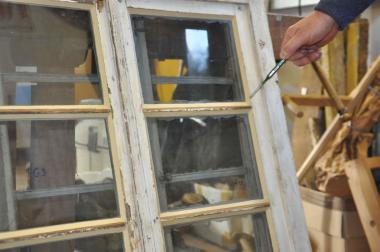 Die Fenster im Haus Stöcker im LWL-Freilichtmuseum Detmold stehen im Mittelpunkt einer Restauratoren-Führung.&lt;br&gt;Foto: LWL/Trinczek 