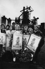 Frauenprotest gegen die Stilllegung der Henrichshütte Hattingen im Jahr 1987.&lt;br&gt;Foto: LWL / Vollmer 