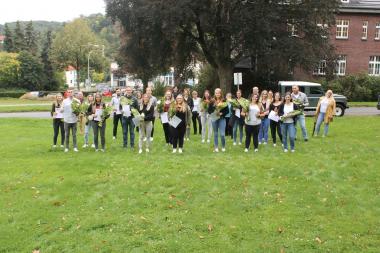 In der hauseigenen LWL-Akademie Marsberg haben jetzt 20 Kandidat:innen ihr Examen zur Gesundheits- und Krankenpfleger:in bestanden.&lt;br&gt;Foto: LWL 