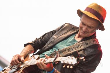 Der Sänger und Gitarrist Abi Wallenstein ist am 19. Oktober bei einem Bluesabend im LWL-Freilichtmuseum Detmold zu hören.&lt;br&gt;Foto: Jürgen Achten/blueslover.de 