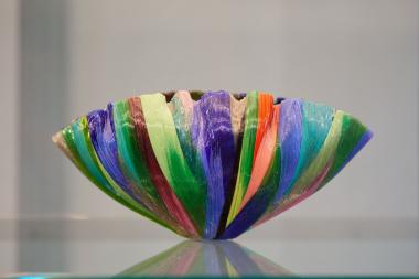 Toots Zynsky, Glasobjekt aus verschmolzenen Fäden (um 1994).&lt;br&gt;Foto: LWL / Hübbe 