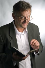 Manne Spitzer liest bei der Dinner-Lesung am 29. Oktober Märchen und verzaubert die Gäste literarisch.&lt;br&gt;Foto: LWL/Oblonczyk 