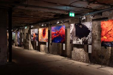 Blick in die Ausstellung &quot;Hidden Costs&quot; im Keller der Maschinehalle.&lt;br&gt;Foto: LWL/Gehrmann 