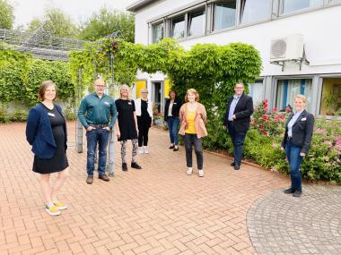 Freuten sich über die gelungene Auditierung (vl):  Dr. Jacqueline Thiel (Qualitätsmanagement LWL-Elisabeth-Klinik Dortmund), Dr. Michael Sarbandi, Auditor CERT iQ, stellv. Pflegdirektorin Andrea Plechaty (LWL-Elisabeth-Klinik Dortmund), Daniela Heine, Petra Brenner (beide CERT iQ Auditorinnen), Chefärztin Dorothea Rahmann, Tobias Falke (Qualitätsmanagement) und Janina Kaufmann (Auditbegleitung) (alle LWL-Elisabeth-Klinik Dortmund).&lt;br&gt;Foto: LWL/Hekel 