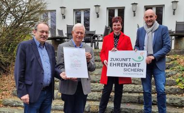 Setzen sich gemeinsam für die Stärkung und Entwicklung des Ehrenamts ein (v.l.n.r.): Thomas Gemke (SGV Präsident), Eckhard Uhlenberg (Präsident der NRW-Stiftung),  Dr. Silke Eilers (WHB-Geschäftsführerin) und Christian Schmidt (SGV Geschäftsführer).&lt;br&gt;Foto: Isabell Heimann/ SGV 