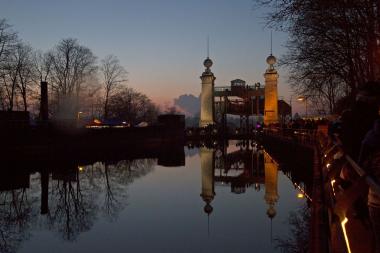Weihnachtliche Atmosphäre herrscht am 1. Adventswochenende im Schiffshebewerk Henrichenburg.&lt;br&gt;Foto: LWL / Hudemann 