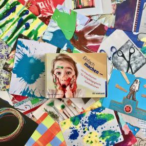 Studierende des LWL Berufskollegs Fachschulen Hamm haben 100 Impulskarten zur frühkindlichen Förderung entwickelt, die jetzt unter dem Titel &quot;Einfach machen&quot; erschienen sind.&lt;br&gt;Foto: Reinhardt-Verlag 