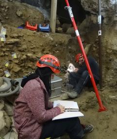 Die studentischen Volontäre Annika Manz und Daniel Riemenschneider bildeten auch dieses Jahr wieder das kleine Grabungsteam.<br>Foto: LWL-Archäologie für Westfalen/M. Baales