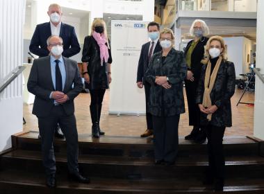 Die Landschaftsverbände Westfalen-Lippe und Rheinland und der Verein &quot;321&quot; zogen Bilanz zum Festjahr. (vordere Reihe v.l.n.r.) LWL-Direktor Matthias Löb, Generalsekretärin des Vereins 321 Sylvia Löhrmann, LVR-Direktorin Ulrike Lubek, (hintere Reihe v.l.n.r.) Kulturdezernent der Stadt Dortmund Jörg Stüdemann, LWL-Kulturdezernentin Dr. Barbara Rüschoff-Parzinger, Leitender Geschäftsführer des Vereins 321 Andrei Kovacs, LVR-Kulturdezernentin Milena Karabaic.&lt;br&gt;Foto: Jürgen Appelhans 