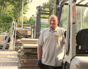 Mit Unterstützung von KAoA-STAR hat Yannick Vossdahls den Start ins Arbeitsleben geschafft und eine Ausbildung zur Fachkraft Lagerlogistik begonnen.<br>Foto: LWL/Tentrup