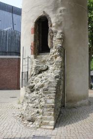 "Auf der Mauer, auf der Lauer" heißt das museumspädagogische Programm zur Sonderausstellung "Aber sicher! Die Paderborner Stadtmauer zwischen Mittelalter und heute". Beim Rundgang rund um die Stadtmauer geht es auch zum Maspernturm.<br>Foto: LWL/ S. Weirauch