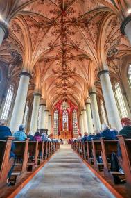 Die Veranstaltung "finde dein Licht" 2020 in der Pfarrkirche St. Martinus Nottuln  (Ehemaliges freiweltliches-adeliges Damenstift Nottuln).<br>Foto: LWL/ Sarah Bömer