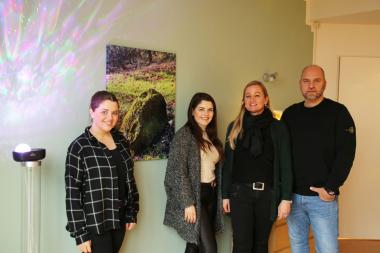 Sarah Hegemann, Lisa Hegemann, Sonja Korte und Kay Silbernagel haben mit der Gestaltung eines Snoezelen-Raumes eine tolle Projektarbeit geschaffen.<br>Foto: LWL/J. Westerkamp