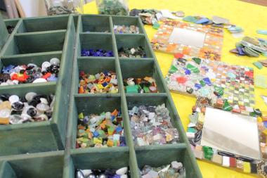 Die bunten Bastelscherben<br>Foto: LWL/Dechant