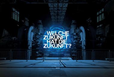 Fragen an die Zukunft stellt das Medienkunstfestival "Futur 21". Ein Zeittunnel vor der Kulisse der gewaltigen Gebläsemaschine der Henrichshütte Hattingen ist das Titelmotiv.<br>© LWL-Industriemuseum / Altobelli, Hans Starck