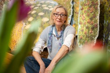 Beate Reker liest im LWL-Museum für Naturkunde über den Frühling.<br>Foto: LWL/Steinweg