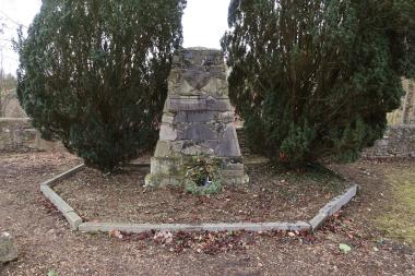 Jüdischer Friedhof Warburg, Vorderseite des Mahnmals.<br>Foto: LWL/Heuter