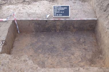 Einer der "Holzkohlegruben" während der Ausgrabung.<br>Foto: Archäologie am Hellweg