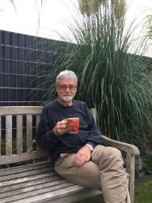 Autor Ulrich Drexler entführt im Rahmen einer musikalischen Lesung in die Jungsteinzeit .<br>Foto: U. Drexler