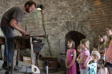 Die Schauproduktion ist der Höhepunkt der Kinderführung.<br>Foto: LWL / Lehn