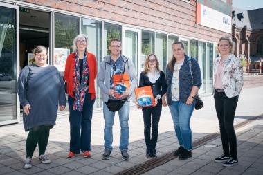 Die Gewinner:innen erhielten am Sonntag (24. April) ihre Preise. Rund 1119 Besucher:innen hatten über die besten Mini-Henges abgestimmt.<br>Foto: LWL-Museum für Archäologie/D. Sadrowski