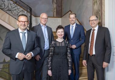 Prof. Dr. Markus Hilgert, Generalsekretär der Kulturstiftung der Länder,  Prof. Dr. Markus Harzenetter, Vorsitzender der Vereinigung der Landesdenkmalpfleger, Präsident des Landesamtes für Denkmalpflege Hessen, Wiesbaden,  Dr. Silke Eilers, Geschäftsführerin des Westfälischen Heimatbundes e. V., Dr. Christian Schulze Pellengahr, Landrat für den Kreis Coesfeld und Dr. Holger Mertens, Landeskonservator für Westfalen-Lippe.<br>Foto: LWL/Thorsten Arendt