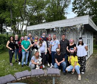 Das Team des Wolfgang-Leonhardt-Hauses beim Jubiläumsfest.<br>Foto: LWL/Wyludda