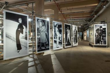Blick in die Ausstellung "Coolness. Inszenierung von Mode im 20. Jahrhundert".<br>Foto: LWL/ Betz
