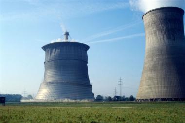 Einsturz des Trockenkühlturms des THTR-300 (Thorium-Hoch-Temperatur-Reaktor) in Hamm-Uentrop 1991.<br>Foto: LWL-Medienzentrum für Westfalen/Elisabeth Tschich.