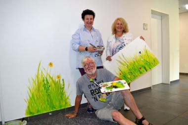 Ziehen an einem Strang für ein freundliches Ambiente in der LWL-Klinik Marl-Sinsen (v.l.): Jörg Stoll, Bettina Nowak und Dr. Johanna Schulte-Wermlinghoff.<br>Foto: LWL/Seifert