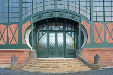 Am Samstag können Familien sich von 12 bis 18 Uhr vor dem Jugendstil-Portal der Maschinenhalle fotografieren lassen.<br>Foto: LWL/Holtappels