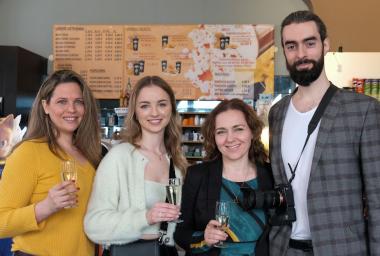 Protagonistinnen Ifat und Natascha mit Rina Rosenberg (2.v.r.) und Co-Regisseur Ilja Kagan (r.) vom Filmteam Draw-A-Change<br>Foto: JMW Ralph Gorksi