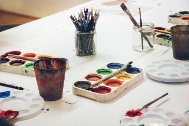 In der "Night of the Arts" des LWL-Museums für Kunst und Kultur können Erwachse-ne am Freitag (15.7.) die Technik Aquarell erlernen.<br>Foto: LWL/Hanna Neander