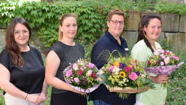 Neue Führungskräfte im LWL-Pflegezentrum Warstein (v.l.): Christina Berghoff (Leitung LWL-Pflegezentrum Warstein), Isabella Hartmann (stellv. Wohnbereichsleitung WB2), Claudia Jagfeld (Pflegedienstleitung LWL-Pflegezentrum Warstein)  Stefanie Rademacher, (stellv. Wohnbereichsleitung WB1).<br>Foto: LWL/Sandra Grafen 