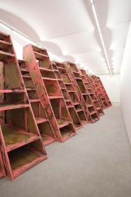 Das LWL-Museum für Kunst und Kultur eröffnet am Langen Freitag die Ausstellung "Phyllida Barlow. STREET" im Lichthof.<br>© Phyllida Barlow <br>Foto: Oliver Ottenschläger. Courtesy BAWAG Contemporary, Vienna, Austria