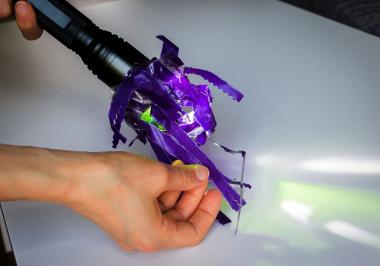 Mit selbst gemachten "Lichtpinseln" können Kinder bei Workshops auf der Zeche Nachtigall digitale Bilder erstellen.<br>Foto: LWL