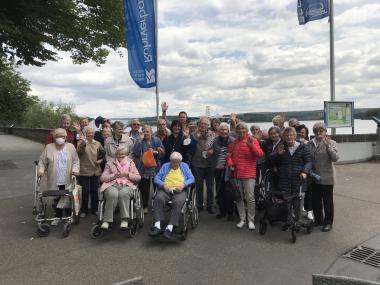 Tagesgäste und Mitarbeiter:innen beim Ausflug<br>Foto: LWL
