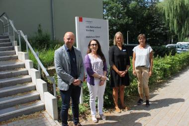 Edis Ahmetspahic, Leitung der Gesundheitsakademie SMMP, Andrea Engelmann, Leiterin des LWL-Wohnverbundes, Praxis-Koordinatorin Stefanie Niemann und Kathrin Rittmeier, Leiterin des LWL-Wohnhauses Büren, freuen sich auf die Zusammenarbeit.<br>Foto: LWL