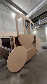 Kreatives Engagement: Das Museumsteam legt sich ins Zeug - die königliche Kutsche im Bau.<br>Foto: LWL-Museum für Archäologie