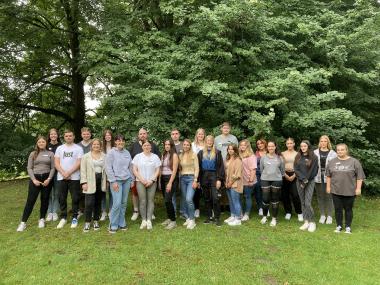 23 angehende Pflegefachkräfte starteten am 1. August Ihre Ausbildung an der LWL-Akademie in Lippstadt.<br>Foto: LWL/Gore