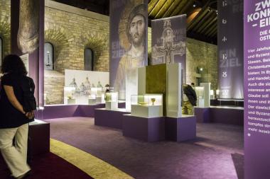 Credo 2013, Blick in die Abteilung mit den Exponaten aus Kiew.<br>Foto: LWL/Noltenhans.