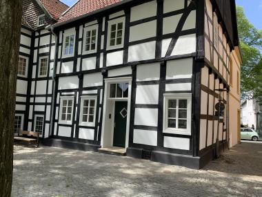 Der LWL hat das sanierte Fachwerkhaus am Kirchplatz in Halle zum Denkmal des Monats August gekürt.<br>Foto: J. Kummrow