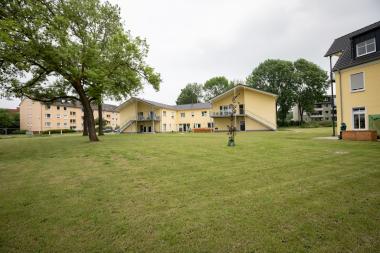 Zwei Jahre nach Grundsteinlegung feierten der Wohnverbund Warstein des Landschaftsverbandes Westfalen-Lippe (LWL) und die von Mellin'sche Stiftung am Freitag (12.8.) die Eröffnung des Wohnhauses Karl Winkelmann für 24 Menschen mit psychischen Beeinträchtigungen in Werl.<br>Foto: LWL